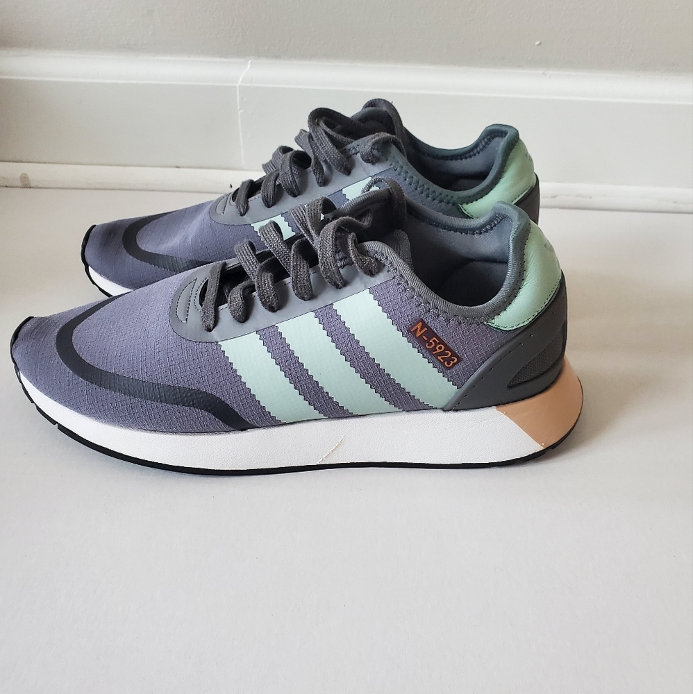 Adidas Sneakers